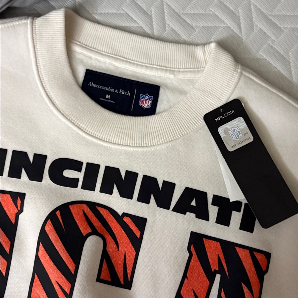 Abercrombie & Fitch NFL Bengals crewneck sweater - Picture 3 of 4
